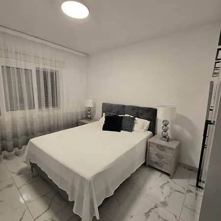 Modern Gem Margarita Gardens Block 6 דירה פאפוס