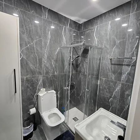 דירה Modern Gem Margarita Gardens Block 6 פאפוס