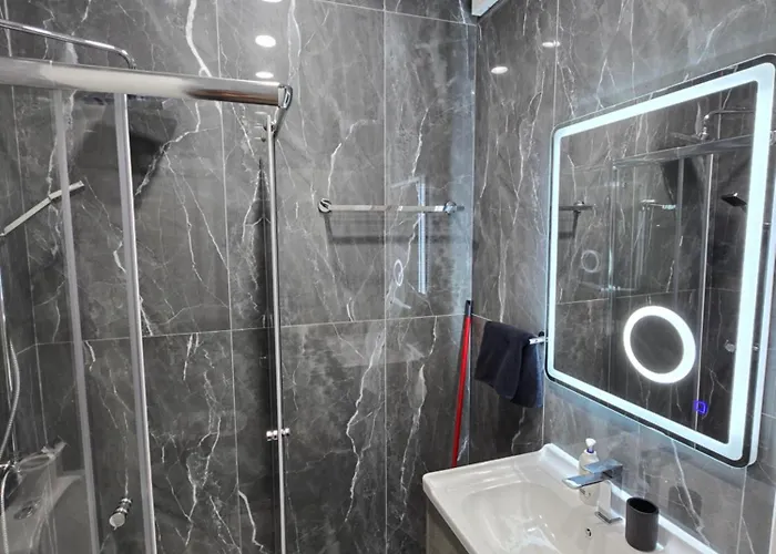 Modern Gem Margarita Gardens Block 6 パ フォス